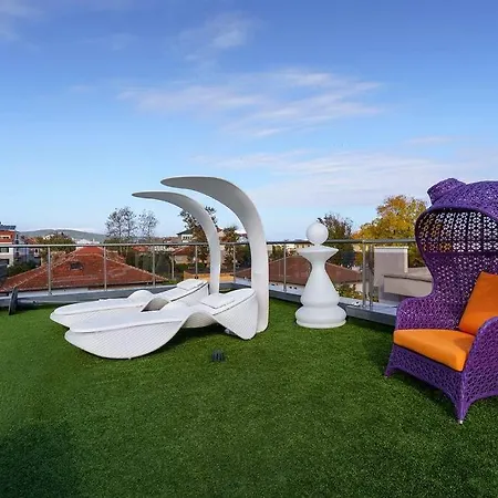 Villa луксозна триетажна къща в центъра на Primorszko