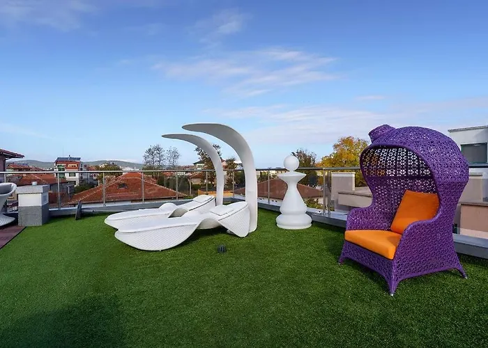 Villa луксозна триетажна къща в центъра на Primorszko