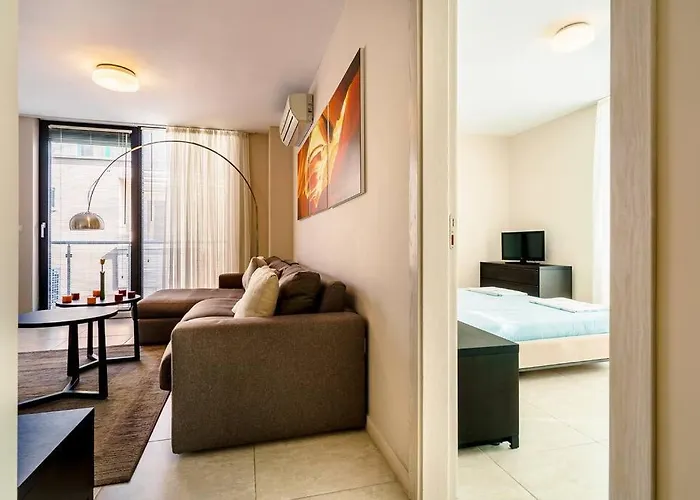 Villa луксозна триетажна къща в центъра на Primorsko