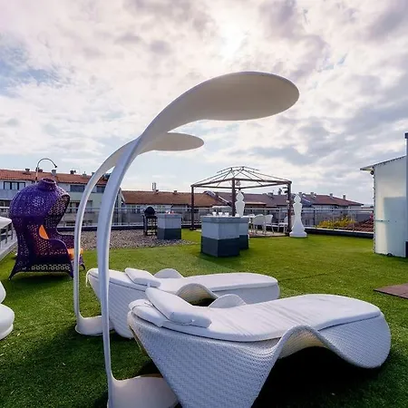 луксозна триетажна къща в центъра на Vila