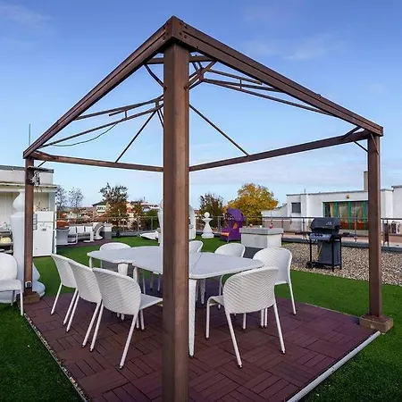 Vila луксозна триетажна къща в центъра на Primorsko