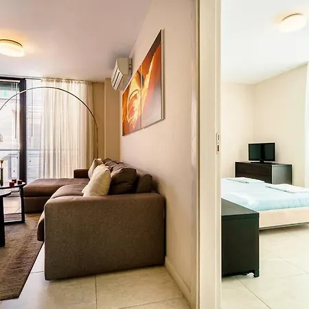 Vila луксозна триетажна къща в центъра на Primorsko