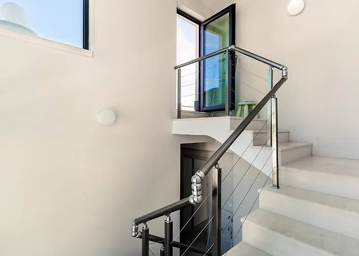 别墅 луксозна триетажна къща в центъра на 普里莫尔斯科