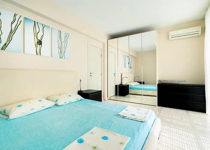 别墅 луксозна триетажна къща в центъра на 普里莫尔斯科