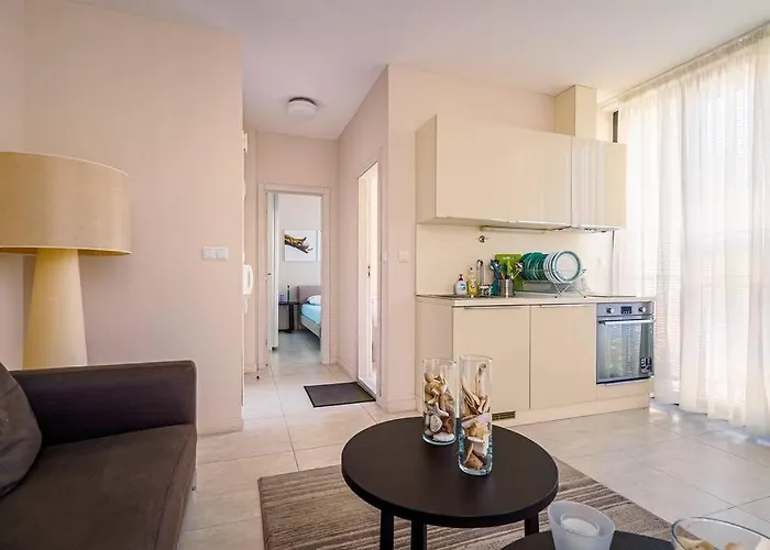 луксозна триетажна къща в центъра на 别墅 普里莫尔斯科